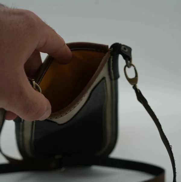 کیف چرم طبیعی دست دوز پاسپورتی مدل همسفر